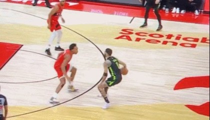 连被摆烂球队逼入绝境 凯尔特人攻防挣扎溃不成军