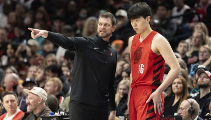 杨毅：斯普利特把杨瀚森当苦力 球队核心是锋线 得围绕他们转